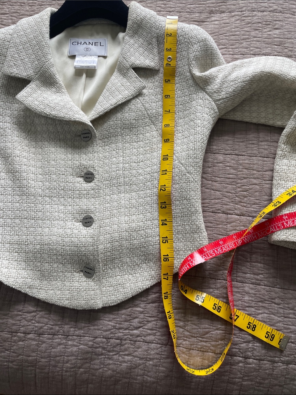 CHANEL Authentic Vintage Cream Tweed Cropped Jacket - Picture 9 of 14
